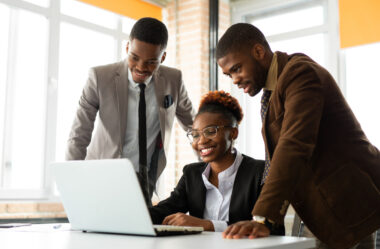 Em 2004, Governo angolano e empresariado tecnológico no país refinam parcerias